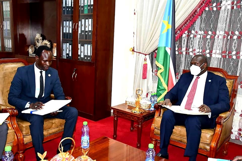 Machar, accountants discuss establishment of accounting institute