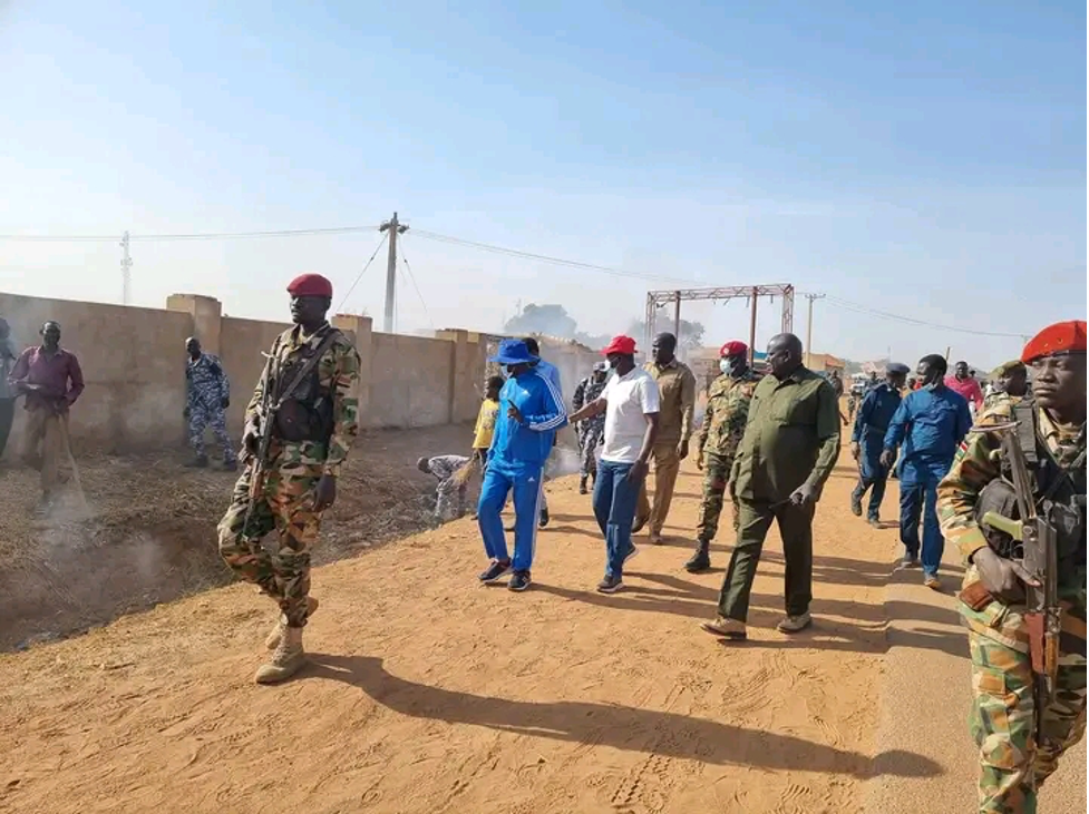 N. Bahr El Ghazal Governor joins local efforts to clean Aweil town