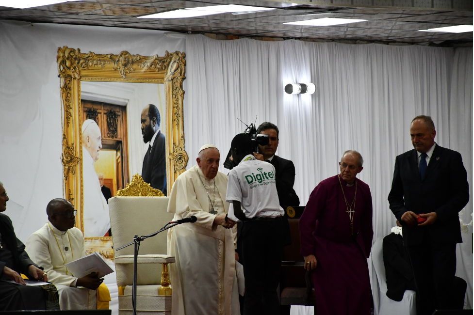 Displaced children bring to Pope’s attention their plight