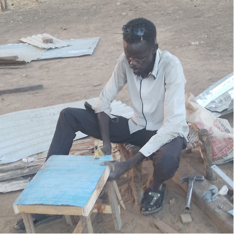 Aweil-based young carpenter wants youth to emulate his work