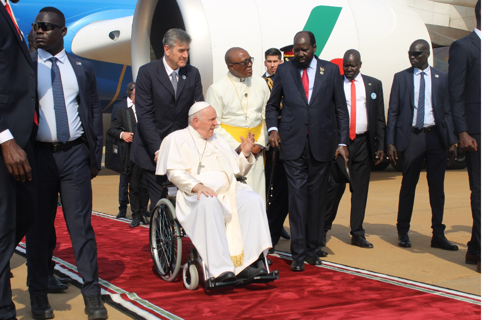 <strong>Millions of people welcome Pope Francis in South Sudan</strong>