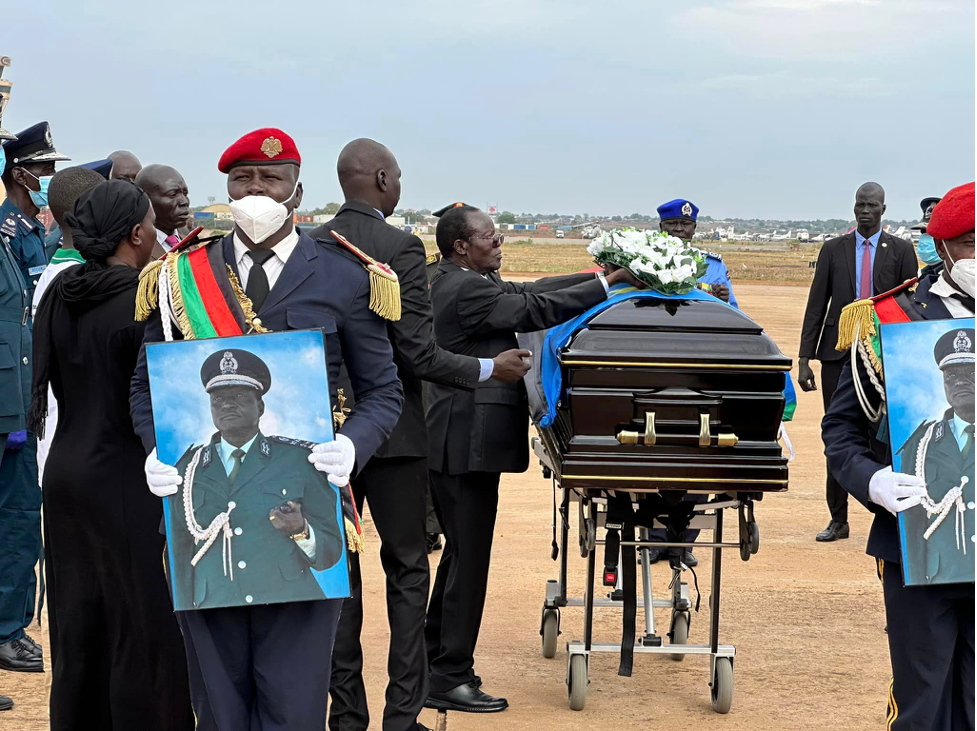 <strong>Former police IGP laid to rest in Warrap State</strong>