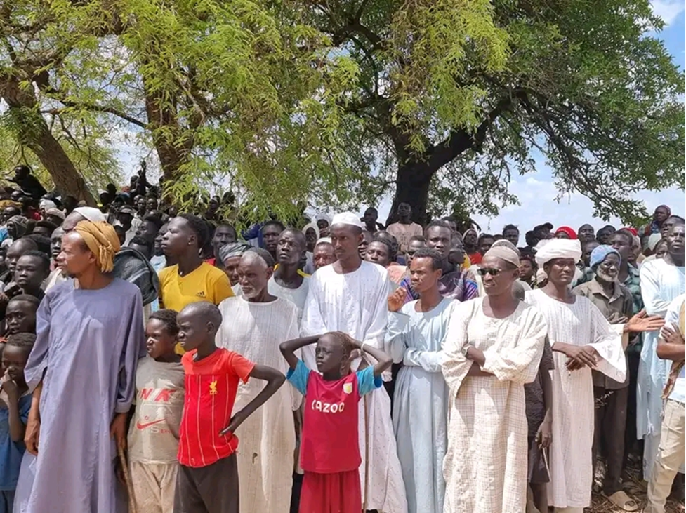 N. Bahr el Ghazal Governor supplies food to displaced people in Kiir-Adem