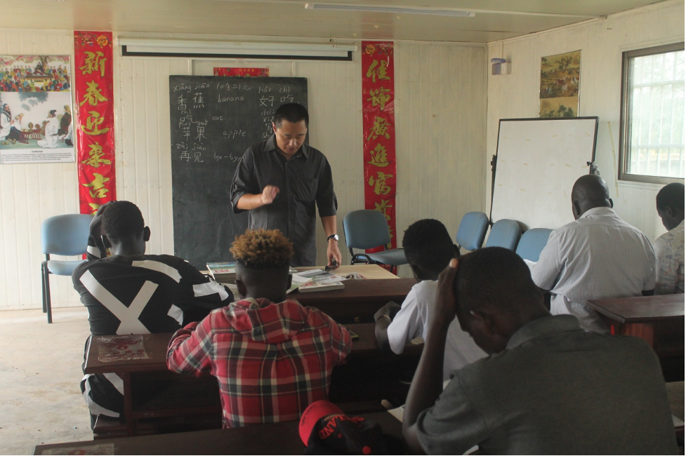 Free Chinese language lessons open new horizons for migrants in South Sudan