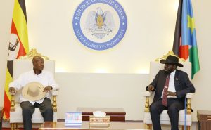 Uganda's President Yoweri kaguta Museven meets President Kiir in Juba to initiate dialogue citing recent tensions in the country. President Salva Kiir Mayardit received his Ugandan counterpart, Yoweri Kaguta Museveni who is on a state visit to South Sudan. The two leaders discussed bilateral relations between Juba and Kampala, besides the current political developments in the country.