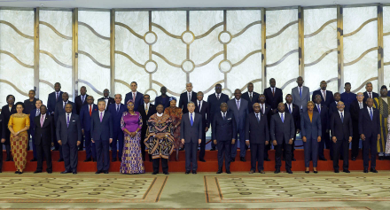 Chinese FM meets African envoys in Beijing