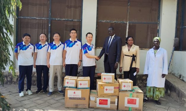 Chinese Medical Team Donates Medical Supplies to University of Juba Clinic