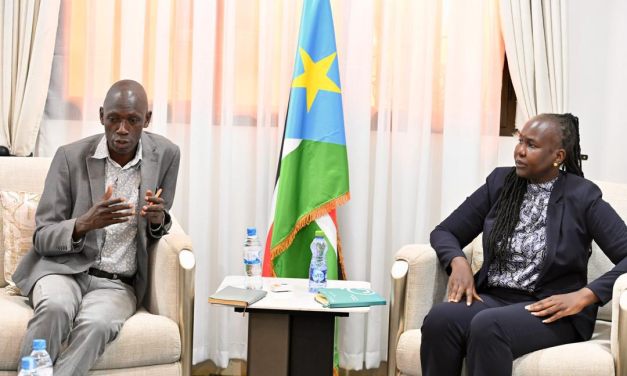 Trade Minister Consults Stakeholders on Establishing Affordable Cancer Treatment Centers